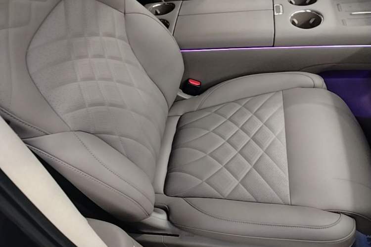 Used IM LS9 2026 Model 52 Ultra Right Front Seat