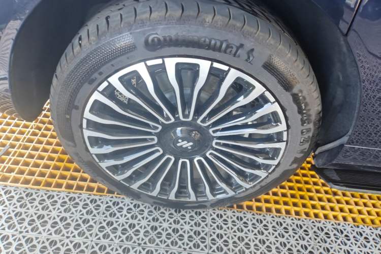 Used IM LS9 2026 Model 52 Ultra Right Rear Wheel Hub
