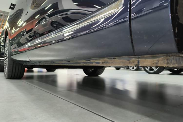 Used IM LS9 2026 Model 52 Ultra Right Side Sill