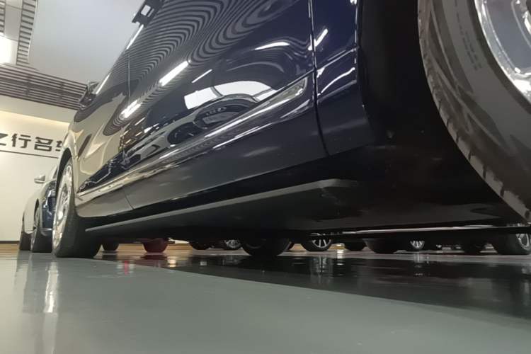 Used IM LS9 2026 Model 52 Ultra Right Side Sill