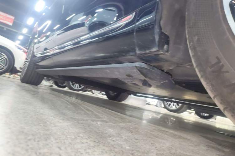 Used IM LS9 2026 Model 52 Ultra Right Side Sill