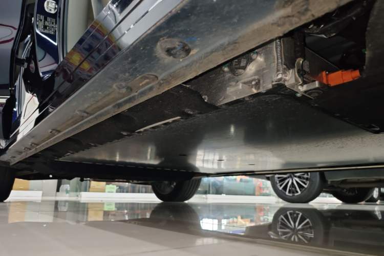 Used IM LS9 2026 Model 52 Ultra Right Side Sill