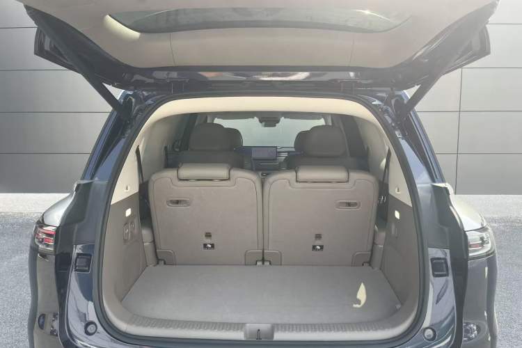 Used IM LS9 2026 Model 52 Ultra Trunk