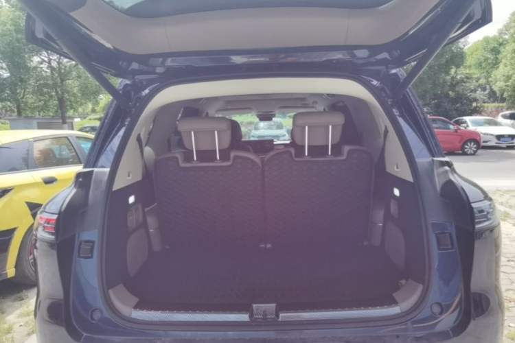 Used IM LS9 2026 Model 52 Ultra Trunk