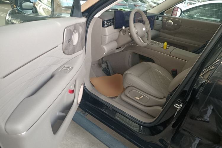 Used IM LS9 2026 Model 52 Ultra Left Front Seat
