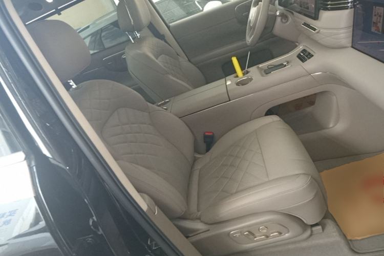 Used IM LS9 2026 Model 52 Ultra Right Front Seat