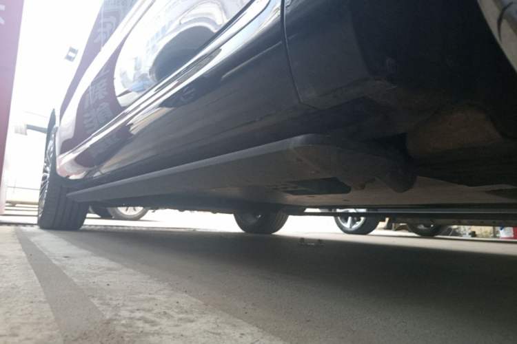 Used IM LS9 2026 Model 52 Ultra Right Side Sill
