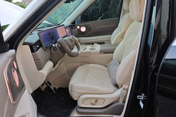 Used IM LS9 2026 Model 52 Ultra Left Front Seat