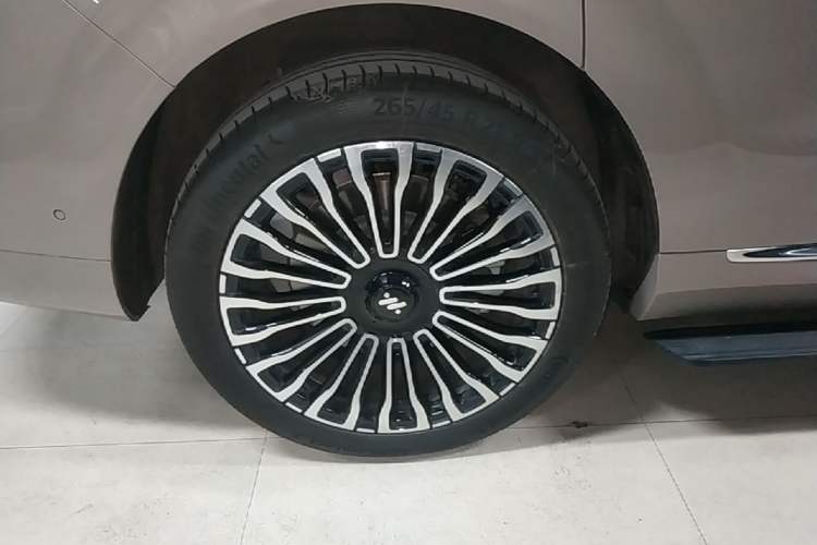 Used IM LS9 2026 Model 66 Ultra Right Rear Wheel Hub