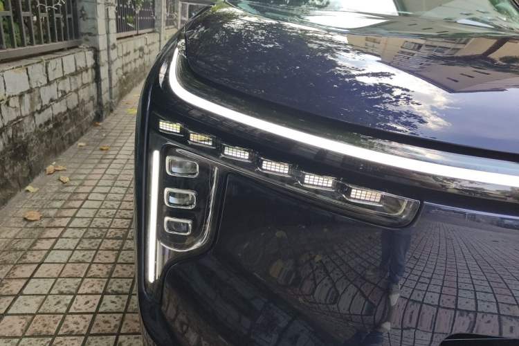 Used IM LS9 2026 Model 52 Ultra Right Front Headlight