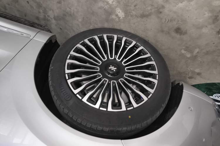 Used IM LS9 2026 Model 52 Ultra Exterior 4