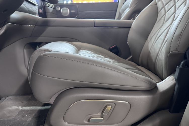 Used IM LS9 2026 Model 52 Ultra Interior 4