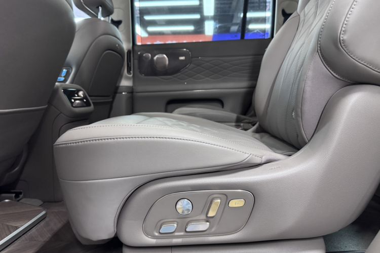 Used IM LS9 2026 Model 52 Ultra Interior 6