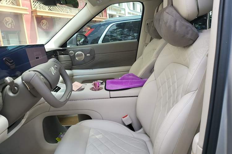 Used IM LS9 2026 Model 52 Ultra Left Front Seat