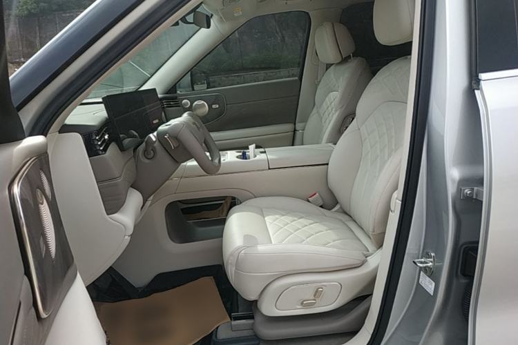 Used IM LS9 2026 Model 52 Ultra Left Front Seat