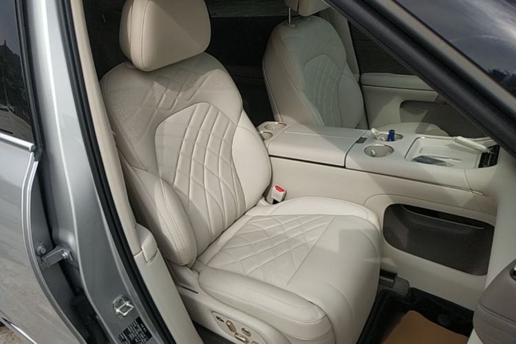 Used IM LS9 2026 Model 52 Ultra Right Front Seat