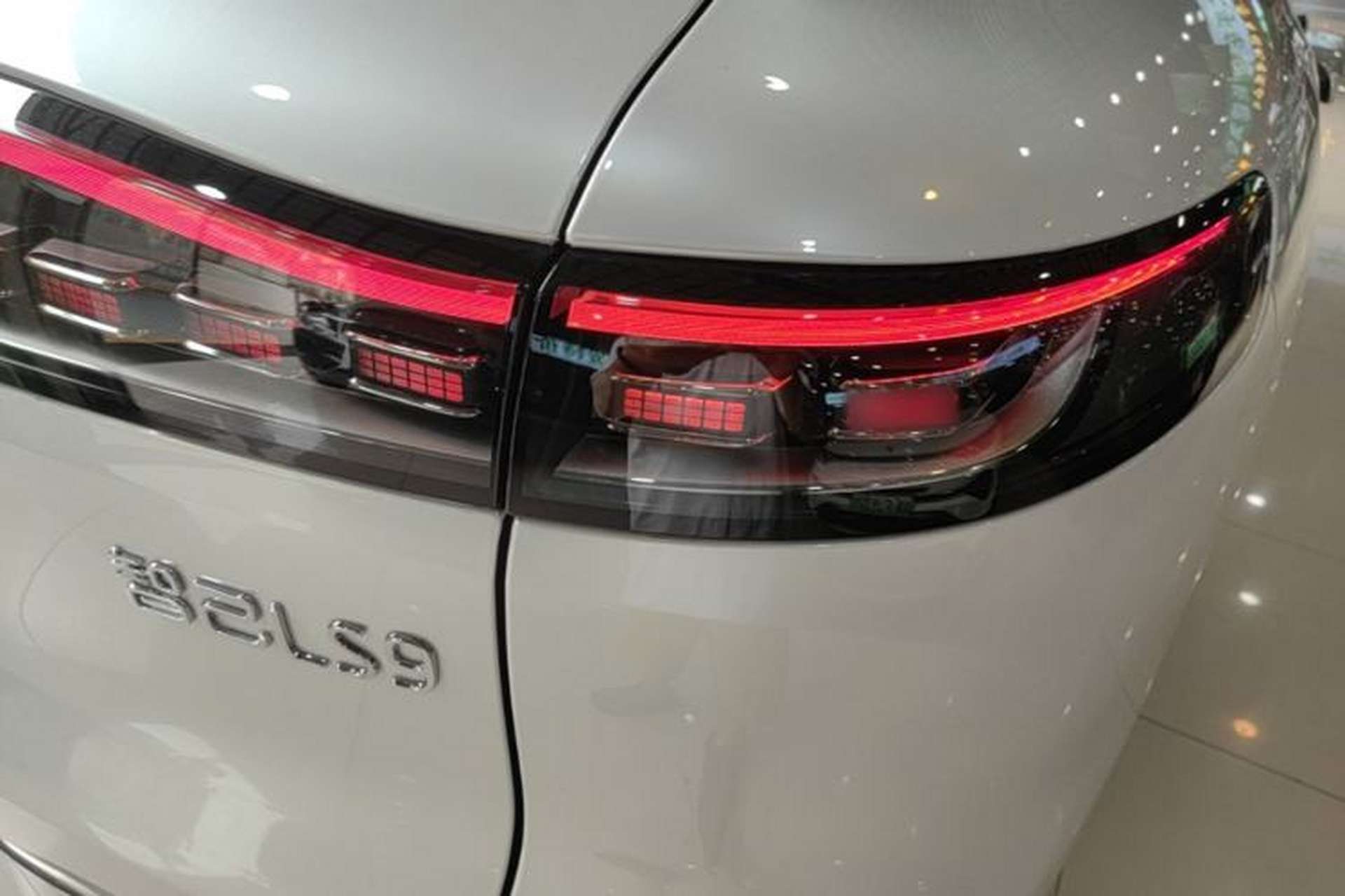 Used IM LS9 2026 Model 52 Ultra Right Rear Taillight