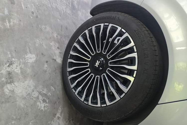 Used IM LS9 2026 Model 52 Ultra Right Rear Wheel Hub