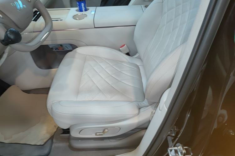 Used IM LS9 2026 Model 52 Ultra Left Front Seat