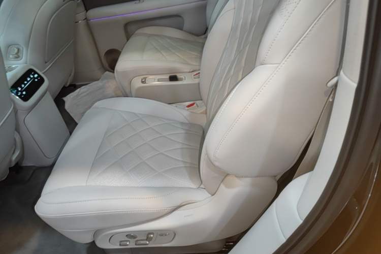 Used IM LS9 2026 Model 52 Ultra Left Rear Seat