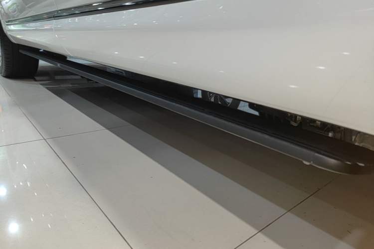Used IM LS9 2026 Model 52 Ultra Left Side Sill