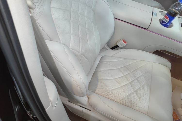 Used IM LS9 2026 Model 52 Ultra Right Front Seat
