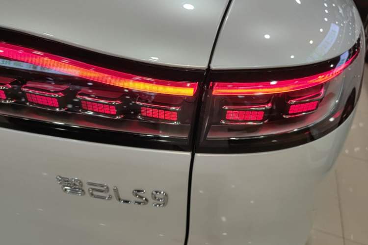 Used IM LS9 2026 Model 52 Ultra Right Rear Taillight