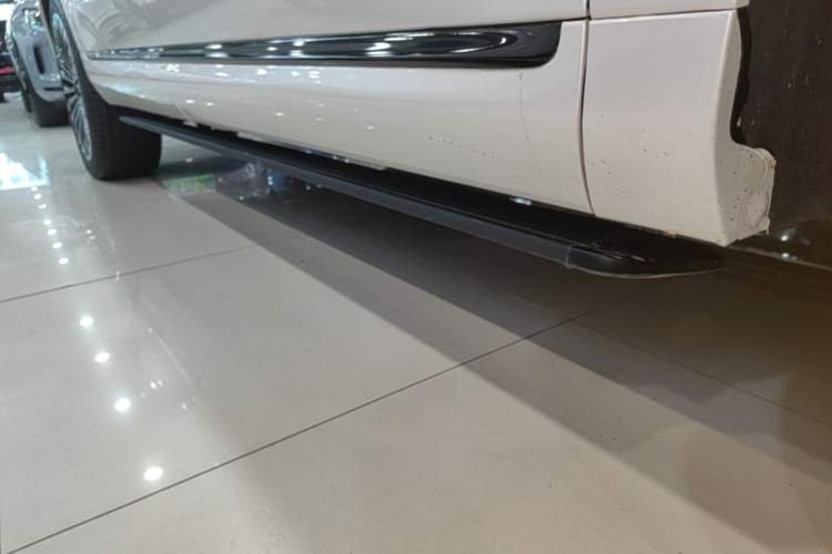 Used IM LS9 2026 Model 52 Ultra Right Side Sill
