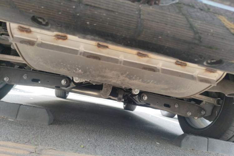 Used IM Zhiji LS8 2026 Model 52 Max+ Tech Flagship Five-Seat Chassis Rear