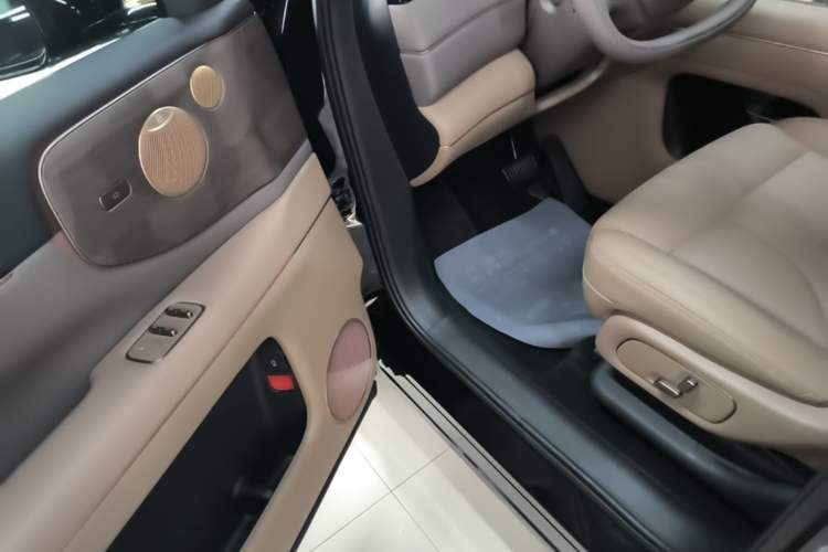 Used IM Zhiji LS8 2026 Model 66 Ultra Tech Flagship Five-Seat Driver Seat