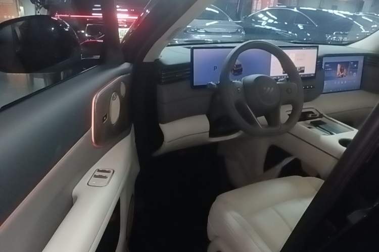 Used IM Zhiji LS8 2026 Model 52 Max+ Tech Flagship Five-Seat Driver Seat