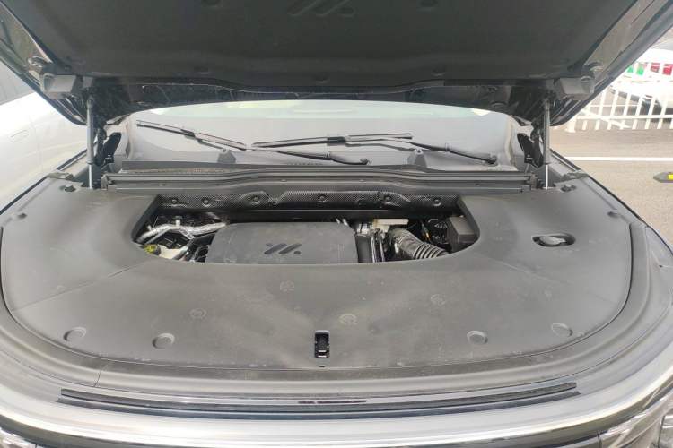 Used IM Zhiji LS8 2026 Model 52 Max+ Tech Flagship Five-Seat Engine Bay
