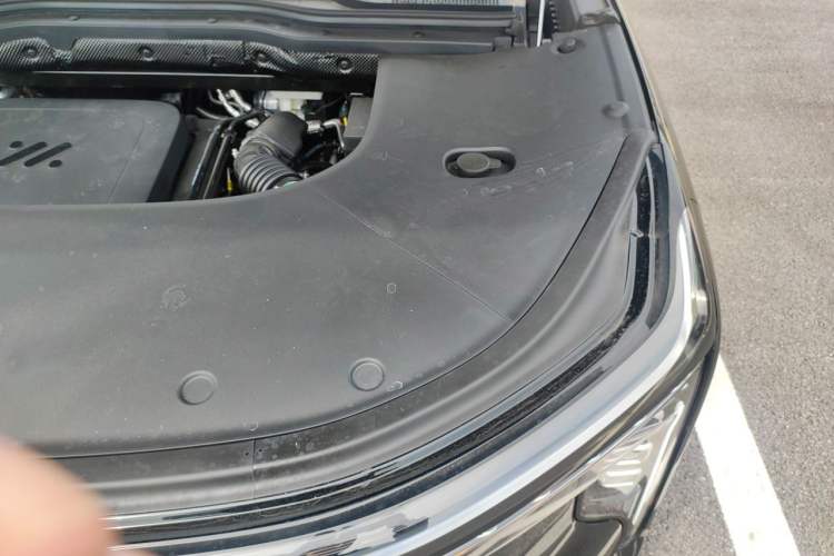 Used IM Zhiji LS8 2026 Model 52 Max+ Tech Flagship Five-Seat Engine Bay Left