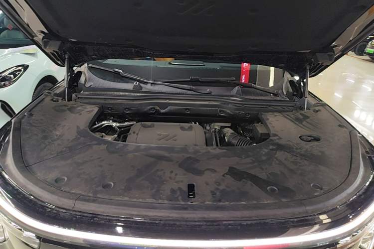 Used IM Zhiji LS8 2026 Model 52 Max+ Luxury Six-Seat Engine Bay