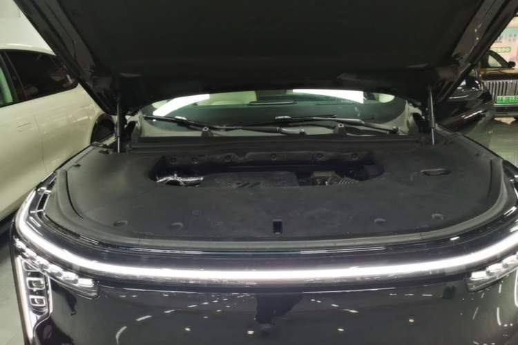 Used IM Zhiji LS8 2026 Model 52 Max+ Tech Flagship Five-Seat Engine Bay