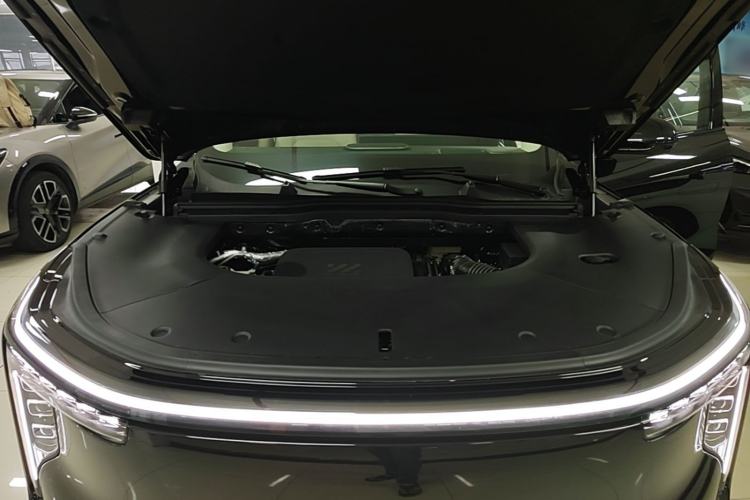 Used IM Zhiji LS8 2026 Model 52 Max+ Tech Flagship Five-Seat Engine Bay
