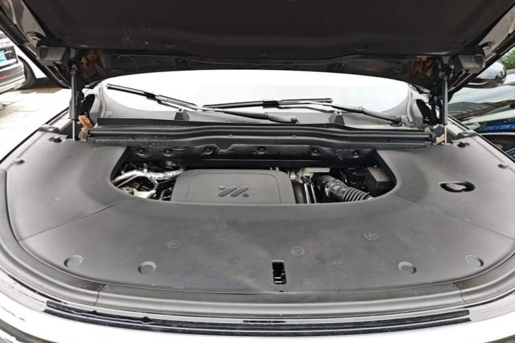 Used IM Zhiji LS8 2026 Model 52 Max+ Tech Flagship Five-Seat Engine Bay
