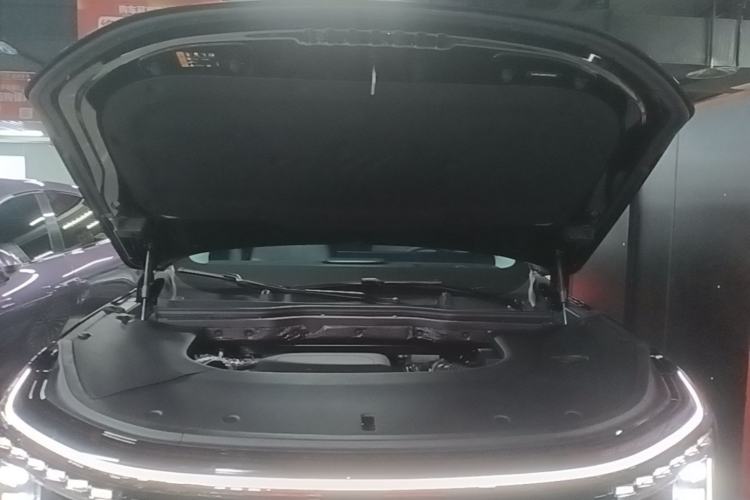 Used IM Zhiji LS8 2026 Model 52 Max+ Tech Flagship Five-Seat Engine Bay
