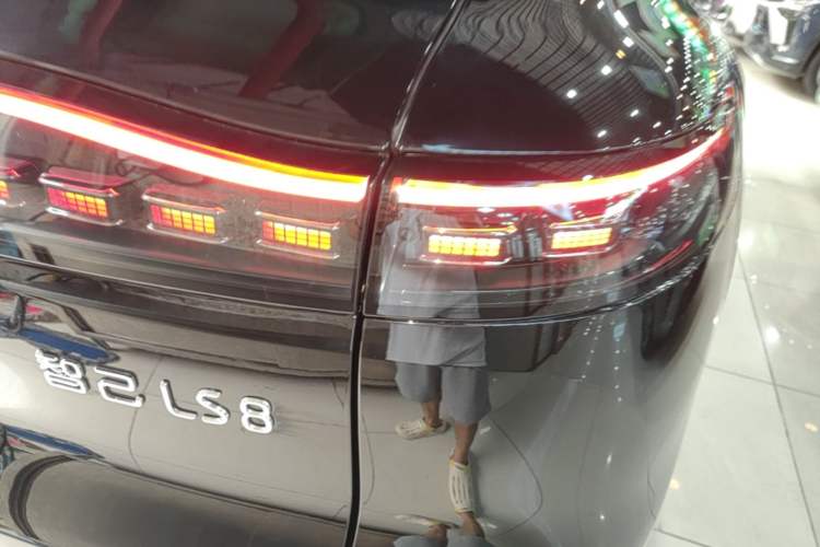 Used IM Zhiji LS8 2026 Model 52 Max+ Tech Flagship Five-Seat Exterior 3