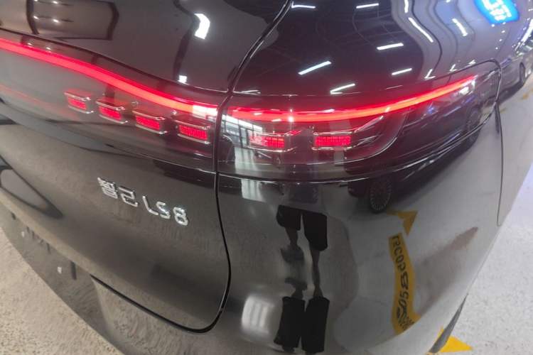 Used IM Zhiji LS8 2026 Model 52 Max+ Luxury Six-Seat Exterior 3