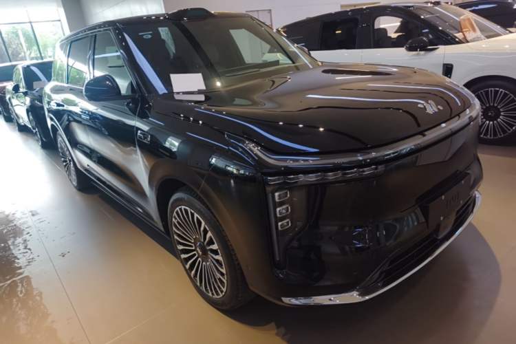 Used IM Zhiji LS8 2026 Model 66 Ultra Luxury Six-Seat Front Right 45 Deg
