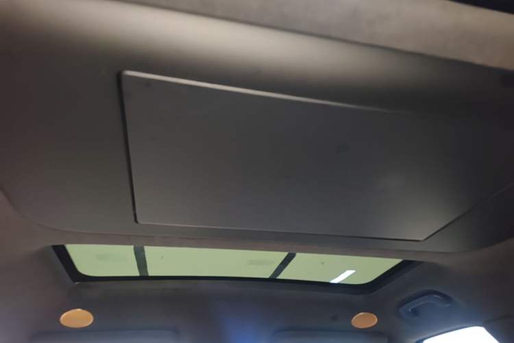 Used IM Zhiji LS8 2026 Model 66 Ultra Luxury Six-Seat Headliner