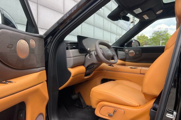 Used IM Zhiji LS8 2026 Model 52 Max+ Luxury Six-Seat Interior 5
