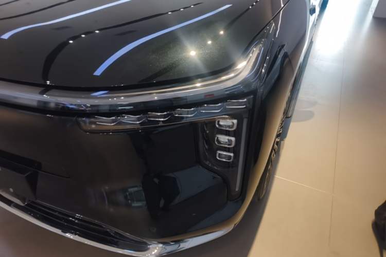 Used IM Zhiji LS8 2026 Model 66 Ultra Luxury Six-Seat Left Front Headlight