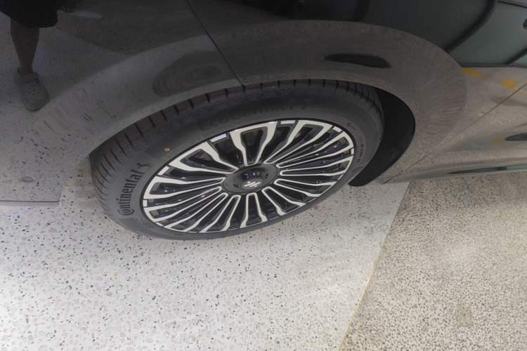 Used IM Zhiji LS8 2026 Model 52 Max+ Luxury Six-Seat Left Front Wheel Hub