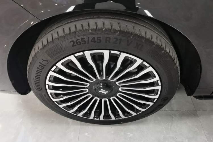 Used IM Zhiji LS8 2026 Model 52 Max+ Tech Flagship Five-Seat Left Front Wheel Hub