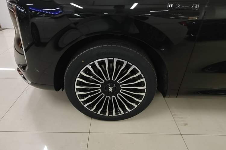 Used IM Zhiji LS8 2026 Model 52 Max+ Tech Flagship Five-Seat Left Front Wheel Hub