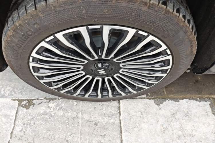 Used IM Zhiji LS8 2026 Model 52 Max+ Tech Flagship Five-Seat Left Front Wheel Hub