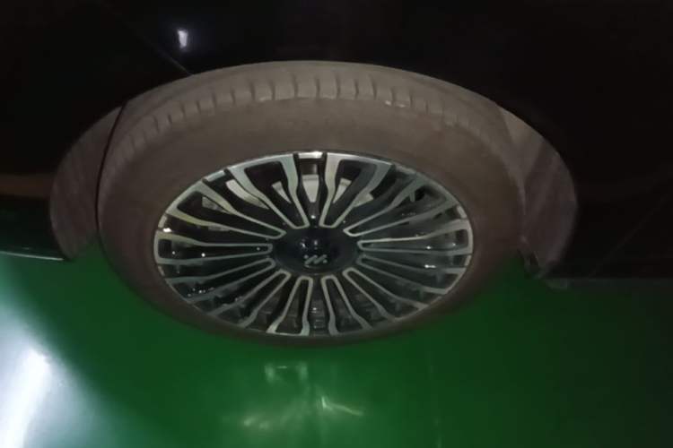 Used IM Zhiji LS8 2026 Model 52 Max+ Tech Flagship Five-Seat Left Front Wheel Hub