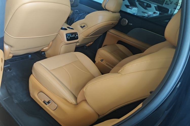 Used IM Zhiji LS8 2026 Model 52 Max+ Luxury Six-Seat Left Rear Seat